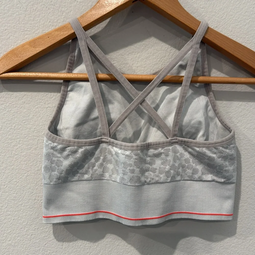 Aerie Gray and White Patterned Leopard Sports‎ Bra Size Large